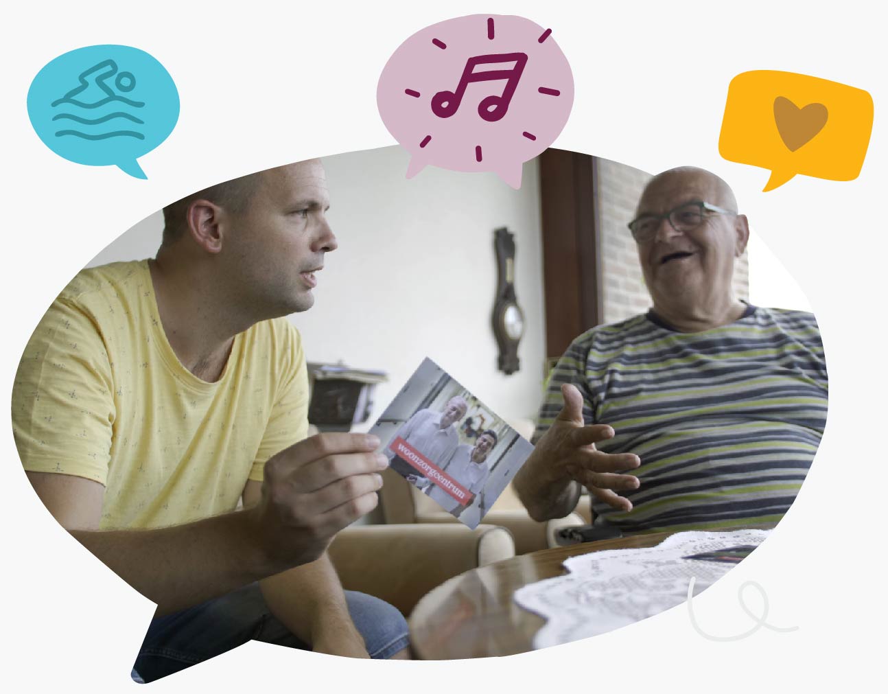 Bewoner en animator praten samen over het leven